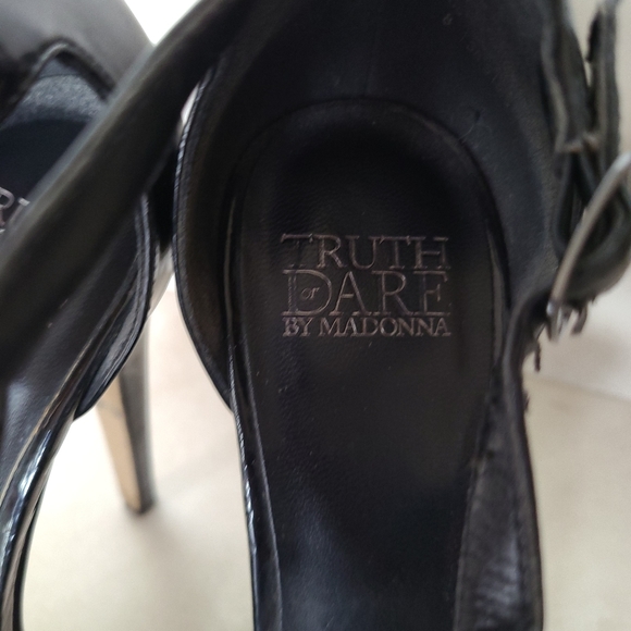 Truth or Dare by Madonna platform strap black heels sz 8 - Picture 5 of 7
